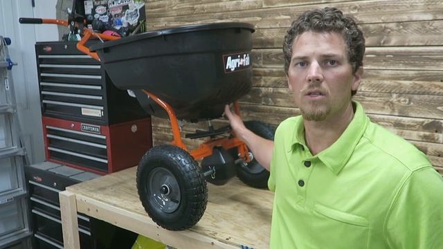 Scotts VS Agri-Fab (Fertilizer Spreader Comparison) смотреть онлайн