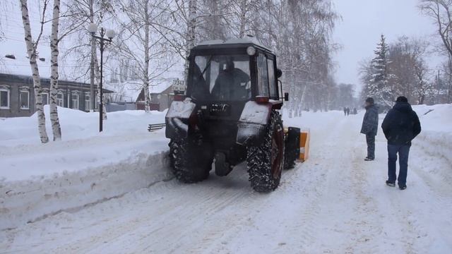 В Аткарске на снегоборьбу вышел роторный снегоочиститель смотреть онлайн