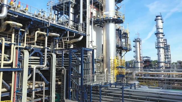 На Московском НПЗ завершен демонтаж установок прошлого поколения смотреть онлайн