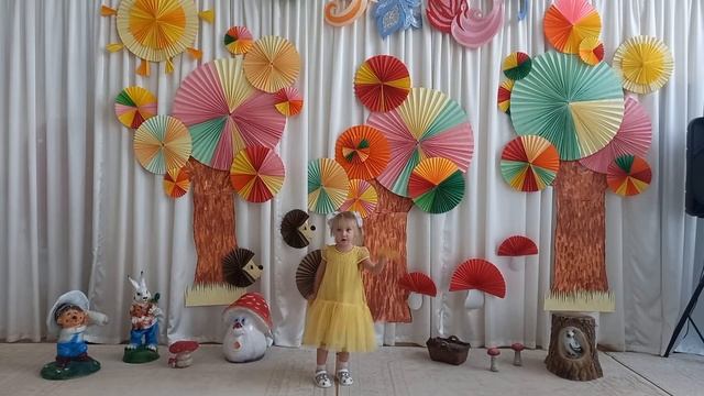 Вера Рыкова, МАДОУ Детский сад 185 города Тюмени, "Осень в золотой косынке" (сл.и муз. Н. Бобковой) смотреть онлайн