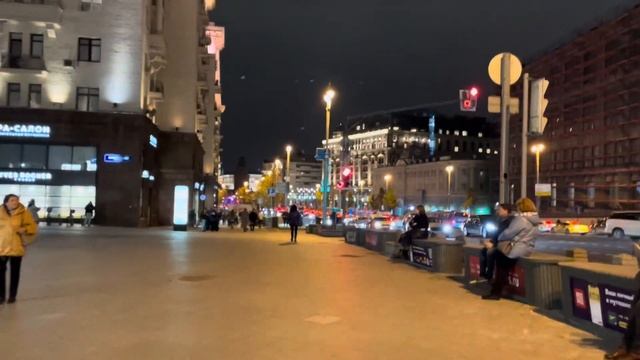 ПОГУЛЯЕМ?!?? по главной улице МОСКВЫ. Тверская в час пик | LIFE Videos? смотреть онлайн