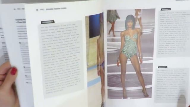?MUST READ BOOK FOR FASHION ILLUSTRATORS & DESIGNERS! смотреть онлайн