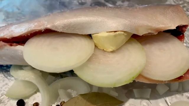 Скумбрия запечённая в фольге. Очень вкусно с лимонным соком / iVarenik смотреть онлайн