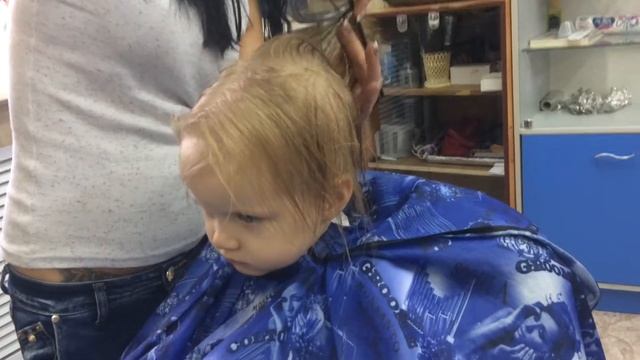 Первый поход на стрижку))) Никаких капризов-Серьезная дама))))