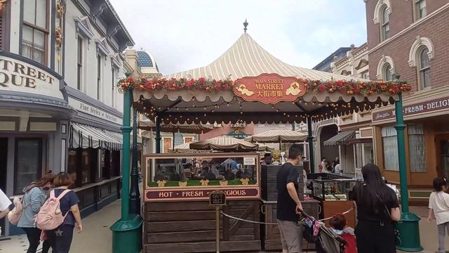 Our SecondDay in #disneyland HongKong смотреть онлайн