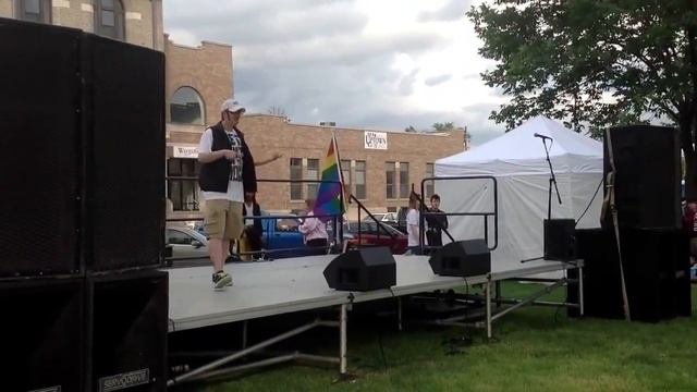 Star E. Knight performs at Cedar Rapids 2013 смотреть онлайн