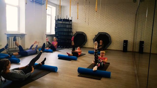 Пилатес с роллом в групповом формате.Pilates with roll in group format ❤️ смотреть онлайн