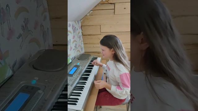 Игра на синтезаторе смотреть онлайн
