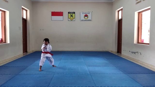 USIA DINI KATA PUTRI_RR. ASMA HABIBA AYUDYAWATI_INKAI KULON PROGO_GOJUSHIHO SHO_BABAK 2 смотреть онлайн