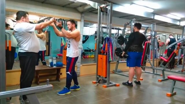 Гросс-Фитнес. Тренажерный зал. Первый ролик. смотреть онлайн