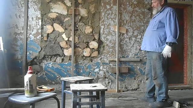 Ремонт деревенского дома. Штукатурка деревянных стен по маякам. смотреть онлайн