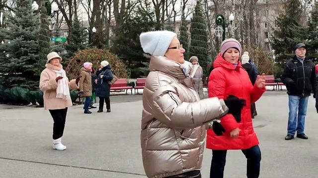 КИС-КИС-КИСА!???/ТАНЦЫ В ПАРКЕ ГОРЬКОГО ХАРЬКОВ ФЕВРАЛЬ 2022 смотреть онлайн