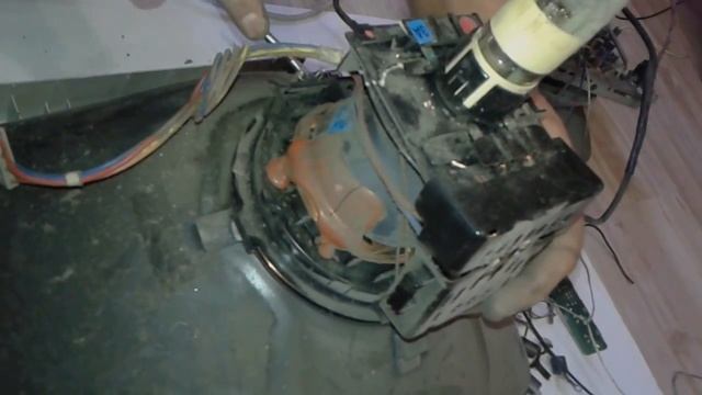 Разборка ЭЛТ монитора LG .Disassembly of the CRT monitor . смотреть онлайн