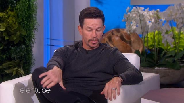 Mark Wahlberg's Family Left Him To Go on Vacation смотреть онлайн