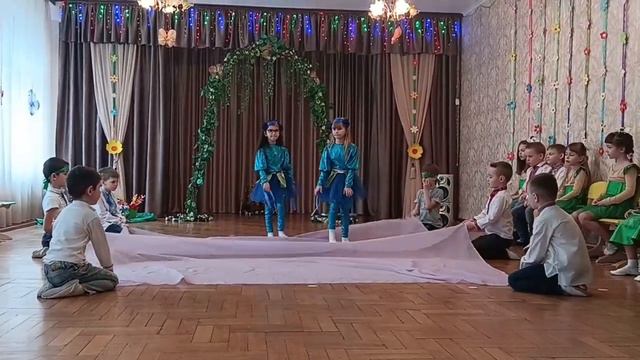 Танок "Струмочки",весняне свято "День Сонця", старша група смотреть онлайн