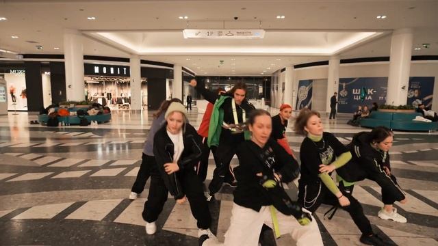 [K-POP IN PUBLIC | ONE TAKE] Stray Kids "MIROH" cover dance by HEADWAY смотреть онлайн