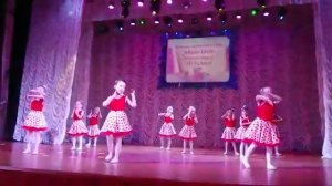 Я живу в России , где дубы и клены