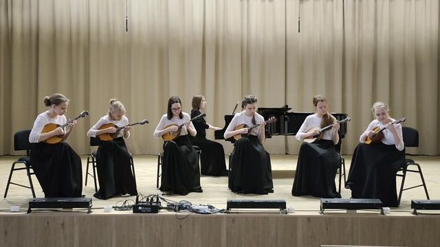 Ансамбль домристов младших классов "Огонёк" пер. О.Моисеевой смотреть онлайн