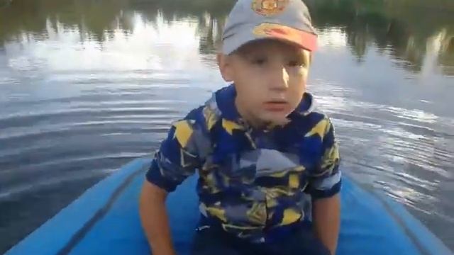 Первый заплыв на лодке в заброшенное озеро смотреть онлайн
