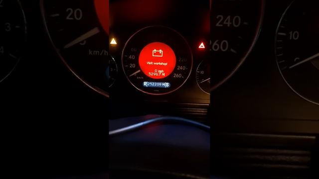 Mersedes w211 Мерседес 211 почему стартер не крутится и почему красный аккумулятор загорелся смотреть онлайн