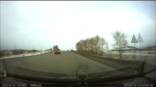 Капотина открылась на большой скорости Трасса С Красноярска в Емельяново m2ts смотреть онлайн