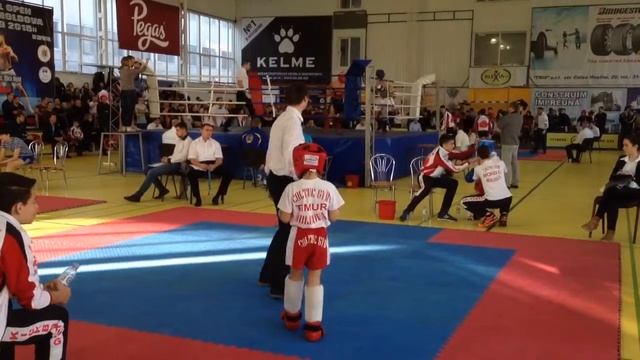Финал чемпионат Молдовы 2015 по кикбоксингу.Мой племянник взял первое место,золото. смотреть онлайн