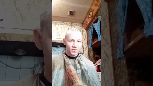 ПАРЕНЬ КРАСИТСЯ В БЛОНДИНА. ЧТО ИЗ ЭТОГО ПОЛУЧИЛОСЬ