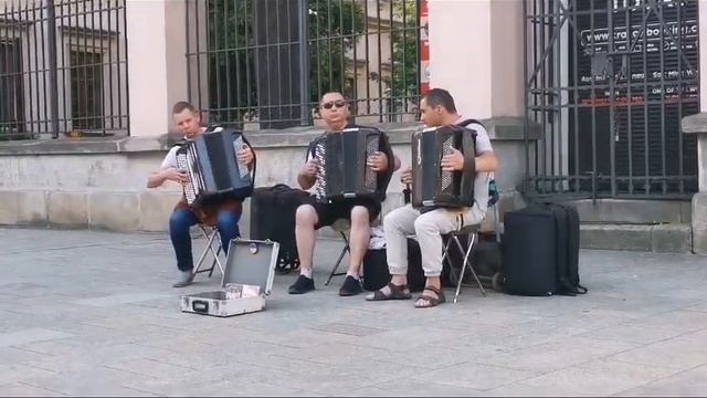 Turkish March Mozart Performed by Accordion Buskers in Krakow смотреть онлайн