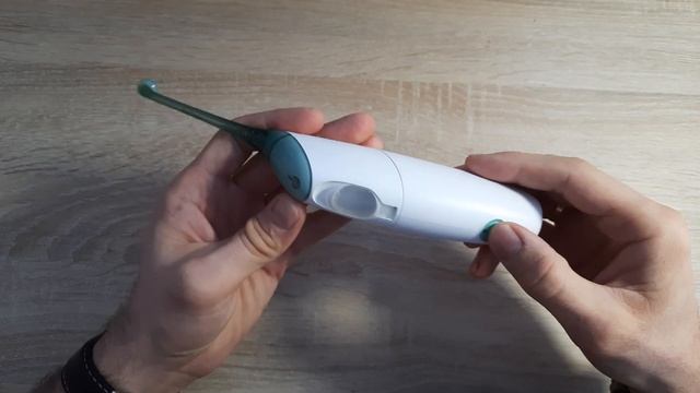 Ирригатор Philips AirFloss HX8240 смотреть онлайн