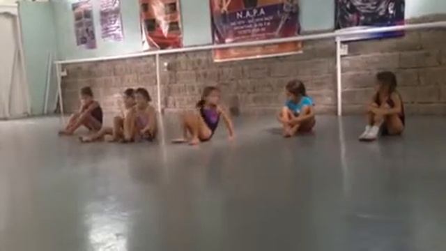 Mr. Postman dance practice смотреть онлайн