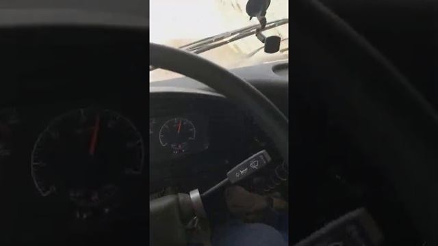 Как правильно переключать коробку передач на грунтовой дороге Камаз 65115 смотреть онлайн