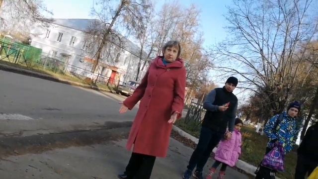 Бешеная училка из города Советска школа №2 выгоняет медведя Машу из РФ смотреть онлайн