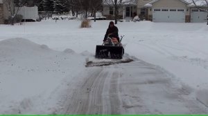 Снегоуборочный трактор Husqvarna  с роторным снегоуборщиком Craftsman