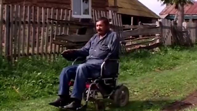 Инвалида без руки и ног оштрафовали за нескошенную траву. смотреть онлайн