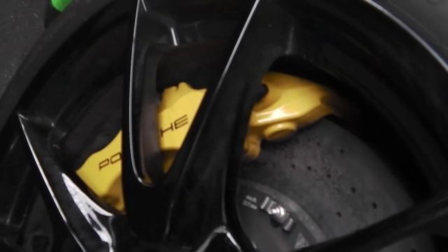 Porsche 911 GT2 RS (997-2) - Porsche Center Stuttgart смотреть онлайн