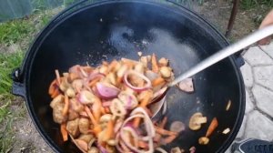 «ВОК ДОШИРАК « САМЫЙ ВКУСНЫЙ РЕЦЕПТ, ВОК ЛАПША ИЗ РОЛЛТОНА В КАЗАНЕ НА КОСТРЕ. WOK IN KAZAN.