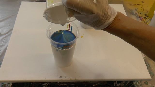 #1 Заливка акрилом с цитрусовой соковыжималкой. #1 Pouring acrylic using citrus juicer смотреть онлайн