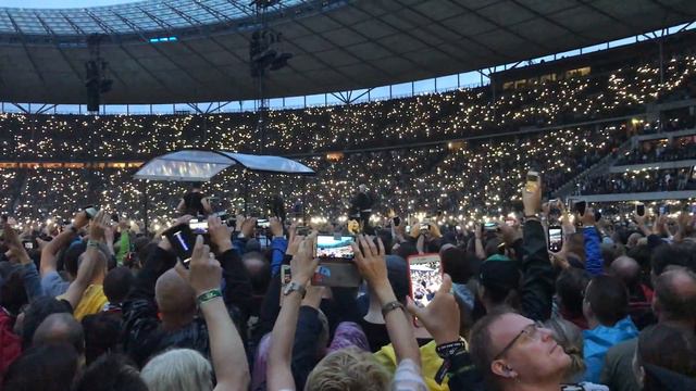 U2 - HEROES VON DAVID BOWIE - BONO SINGT AUF DEUTSCH - BERLIN THE JOSHUA TREE TOUR 2017 смотреть онлайн