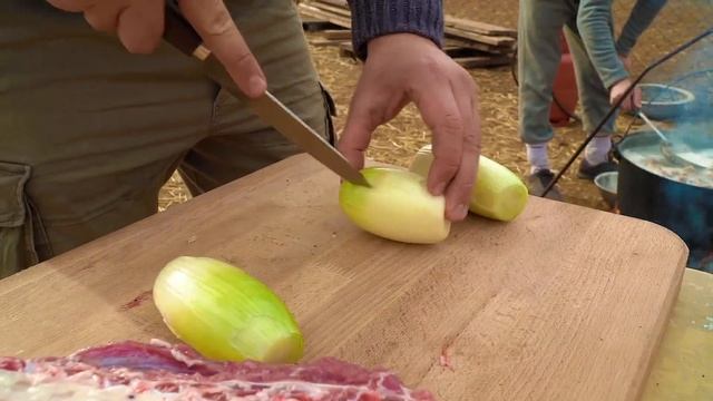 СВАРИЛ МЯСО 15кг БАРАНА. ВКУСНЫЙ БУЛЬОН. ГОТОВЛЮ НА ФЕРМЕ смотреть онлайн