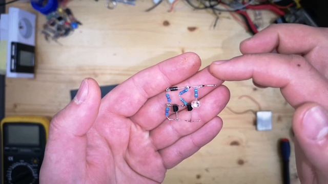 Как сделать LED светильник на солнечной батарее. Solar lamp 2. смотреть онлайн
