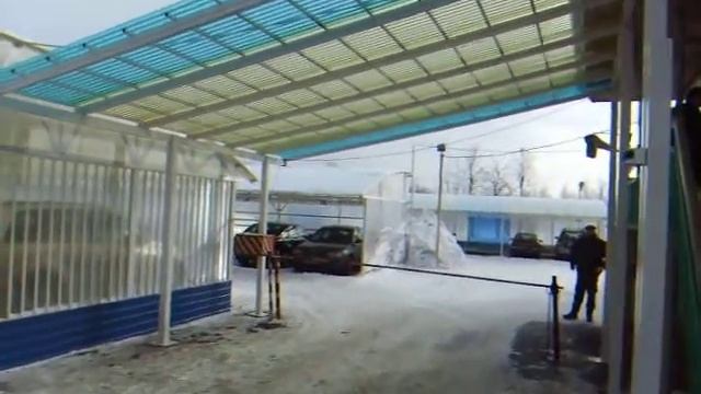 Навес над въездом