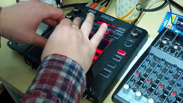 KORG Kaoss Pad KP3 and iPod смотреть онлайн