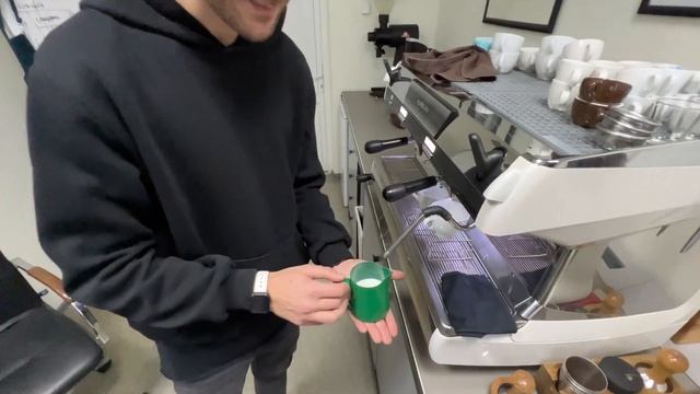 Как правильно взбивать молоко для приготовления вкусного капучино? смотреть онлайн