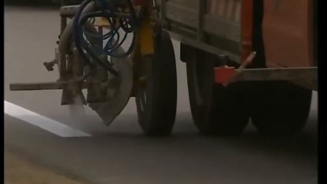 Новую разметку наносят на дорогах Приморья смотреть онлайн