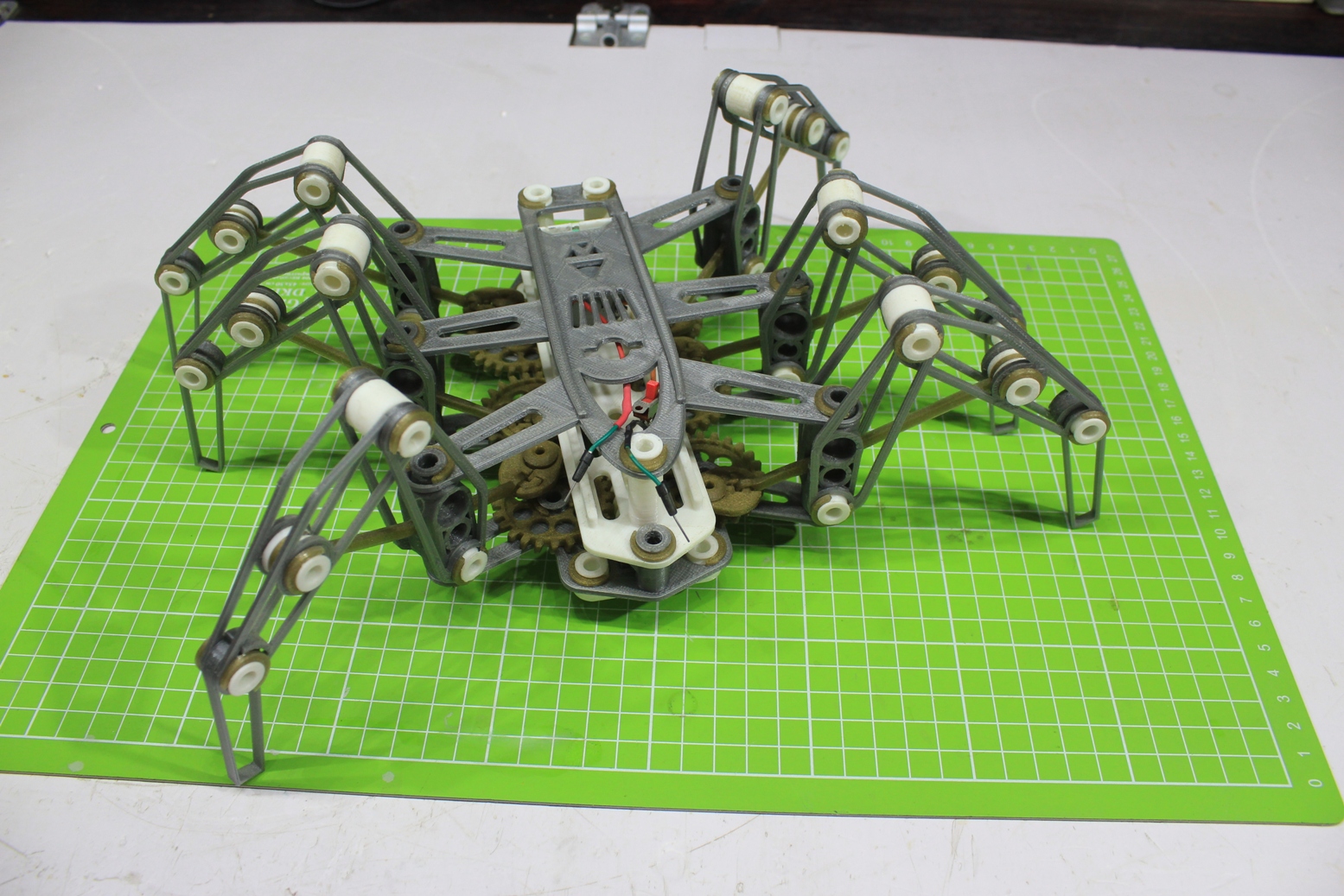 Шагающий робот -паук на 3D принтере | Spider Rover смотреть онлайн