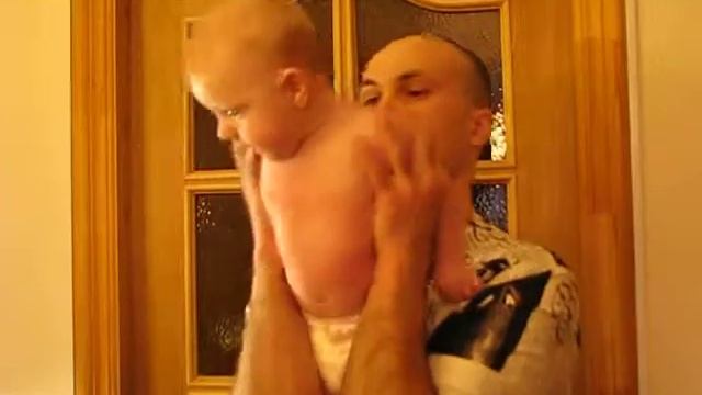 Гимнастика для детей до 1-го года. Упражнение 