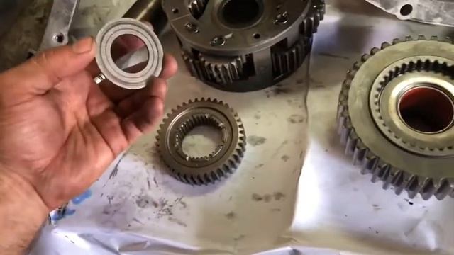 Сборка раздаточной коробки Эскалейд смотреть онлайн