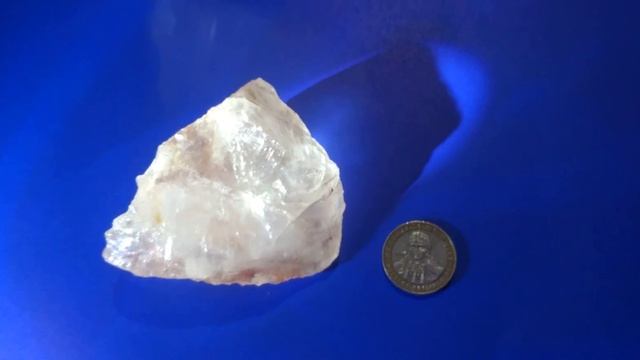 Les presento éste ejemplar de Cuarzo Cristal смотреть онлайн