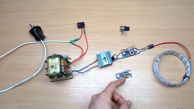 Как сделать регулируемое LED освещение стола с питанием от трансформаторного блока питания и DC-DC смотреть онлайн