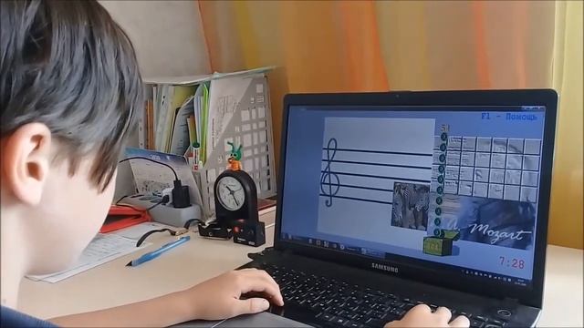 Интерактивная игра "Ноты скрипичного ключа -Treble Staff Puzzle School" с сольфеджированием. смотреть онлайн